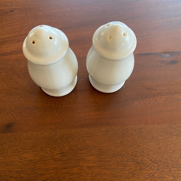 Pfaltzgraff Salt and Pepper Set - Picture 4 of 4